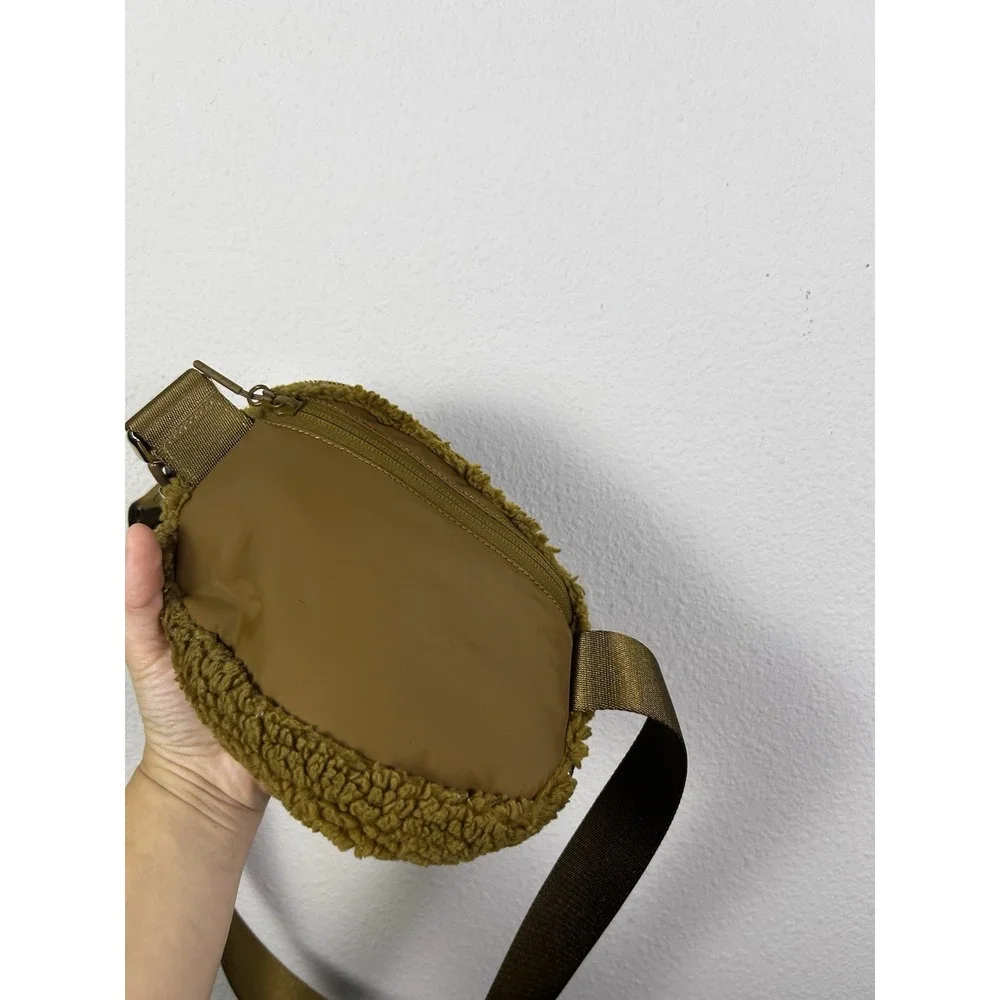 Lululemon Everywhere Belt Bag Sherpa Fleece Caramel Brown